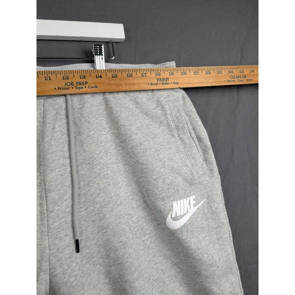 Nike sportswear club